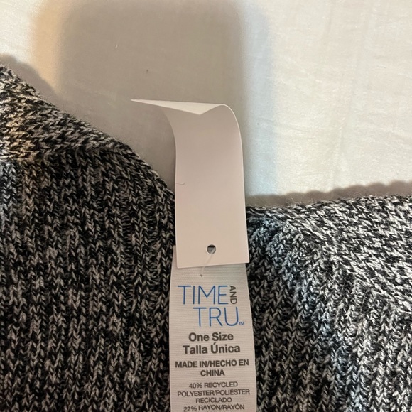 Time and Tru women’s shawl - Picture 4 of 6